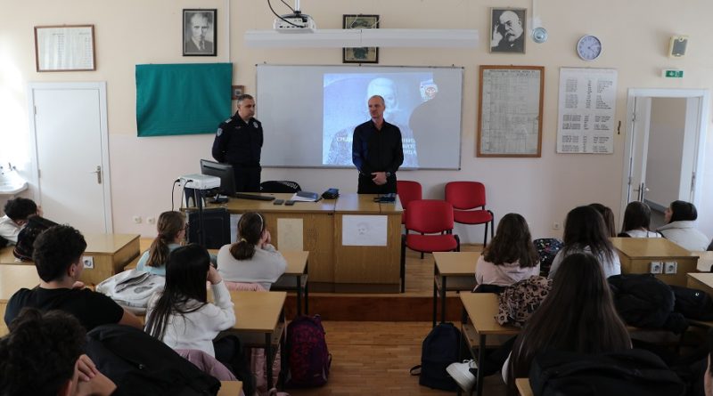 Полиција представила конкурс за Средњу школу МУП-а ученицима у Димитровграду